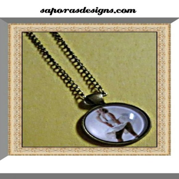 Antique Bronze In Color Marilyn Monroe Theme Necklace - Picture 1 of 1